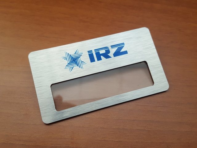 алюминиевый бейджик с нанесением логотипа