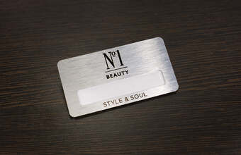 бейдж с логотипом на булавке